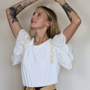 Biała Bluzka Sophie z ażurowymi rękawami