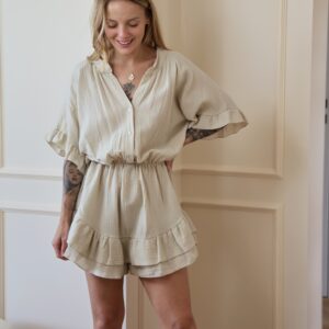 Kombinezon muślinowy z falbankami Mia Beżowy